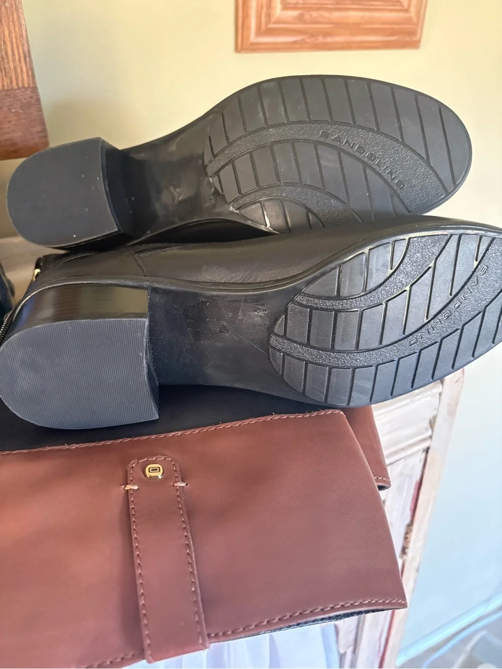 Bandolino two tone